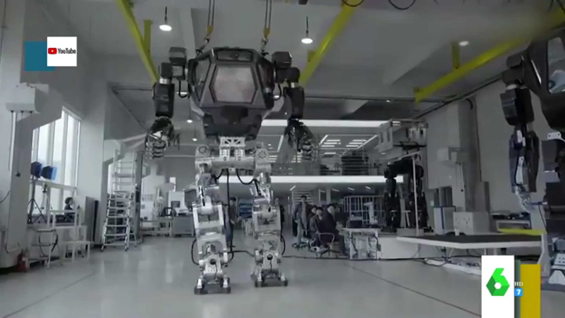 Con metralletas incorporadas y casi 20 metros de altura: estos son los impresionantes robots gigantes que hay en el mercado