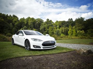 Tesla aparcado