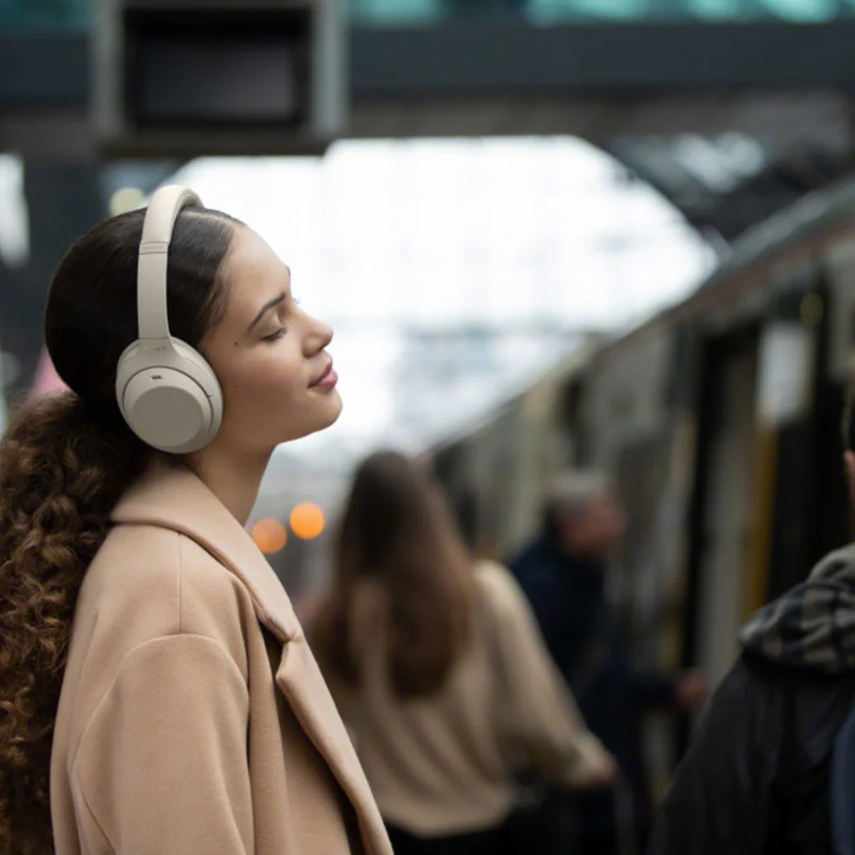 OPPO lanza nuevos auriculares con cancelación de ruido para