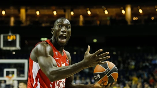 Michael Ojo, con el Estrella Roja Michael Ojo, con el Estrella Roja