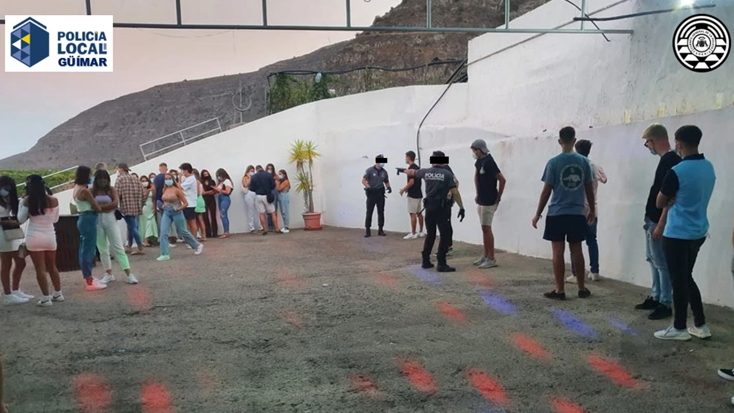 Agentes de la policía desmantelan una fiesta en Güímar Agentes de la policía desmantelan una fiesta en Güímar