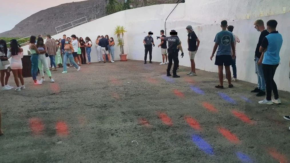 Agentes de la policía desmantelan una fiesta en Güímar