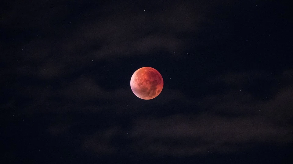 Luna roja: a qué se debe el fenómeno de los últimos días