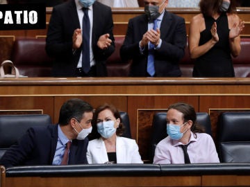 El presidente del Gobierno, Pedro Sánchez y los vicepresidentes primera y segundo, Carmen Calvo y Pablo Iglesias El presidente del Gobierno, Pedro Sánchez y los vicepresidentes primera y segundo, Carmen Calvo y Pablo Iglesias