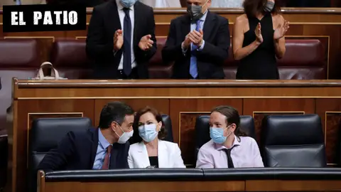 El presidente del Gobierno, Pedro Sánchez y los vicepresidentes primera y segundo, Carmen Calvo y Pablo Iglesias El presidente del Gobierno, Pedro Sánchez y los vicepresidentes primera y segundo, Carmen Calvo y Pablo Iglesias
