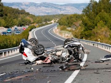 Imagen de archivo de un accidente mortal en carretera. Imagen de archivo de un accidente mortal en carretera.