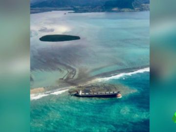 Un vertido de petróleo amenaza a la Isla de Mauricio: podría ser "la peor crisis mediambiental de la historia"