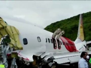 Hallan las cajas negras del avión estrellado con 18 fallecidos al suroeste de India Hallan las cajas negras del avión estrellado con 18 fallecidos al suroeste de India