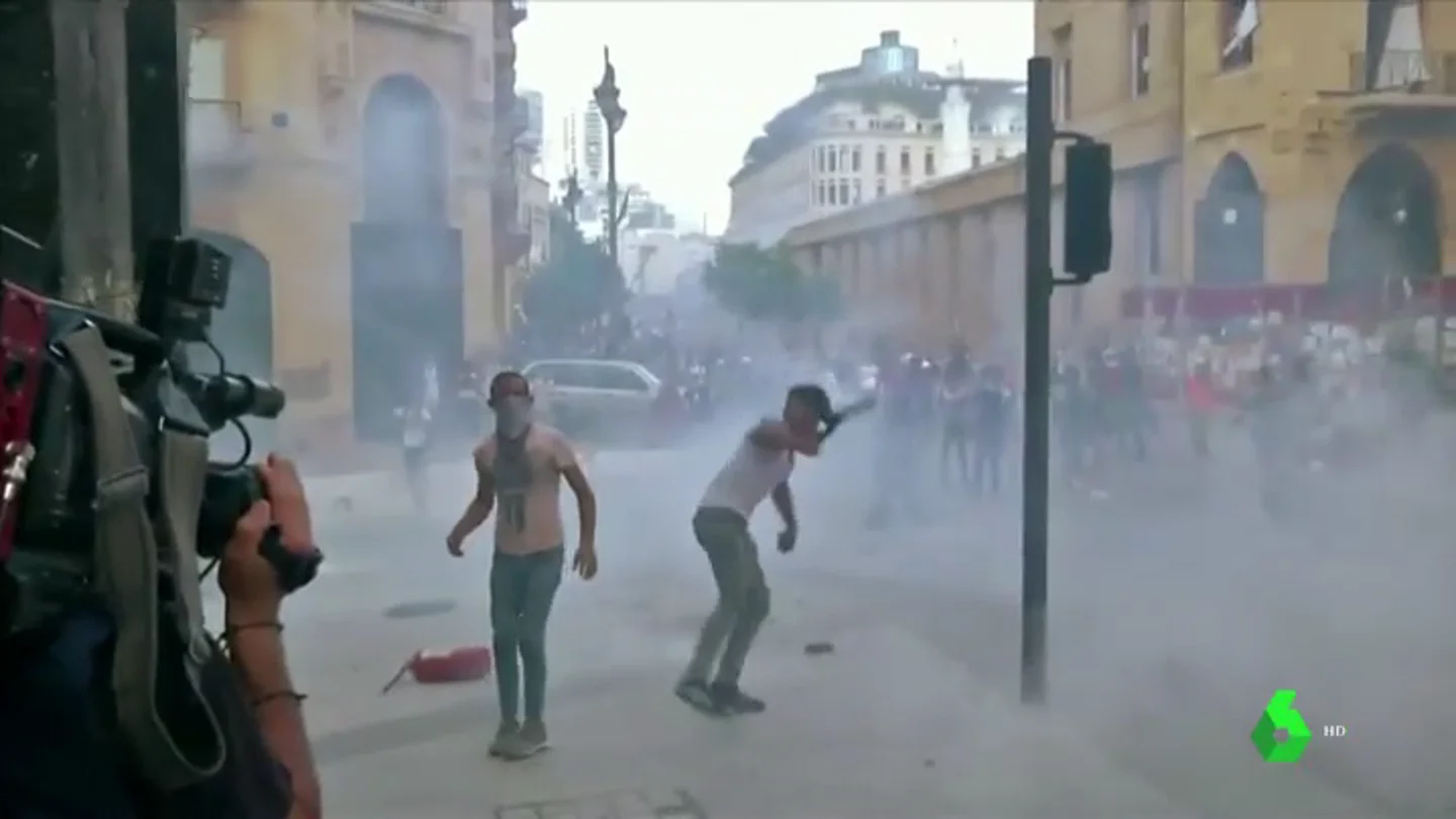Un policía muerto y 172 heridos en las manifestaciones en Beirut tras la devastadora explosión Un policía muerto y 172 heridos en las manifestaciones en Beirut tras la devastadora explosión