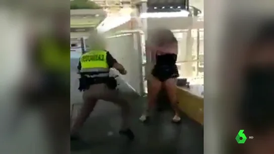 Imagen de la vigilante agredida por dos jóvenes en Fuengirola Imagen de la vigilante agredida por dos jóvenes en Fuengirola