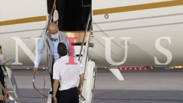 El rey Juan Carlos aterrizando en Abu Dabi