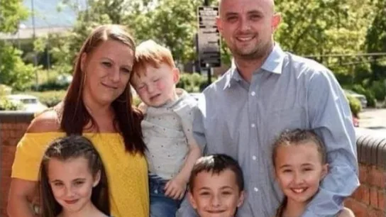 Un hombre muere salvando a sus hijos de ahogarse Un hombre muere salvando a sus hijos de ahogarse