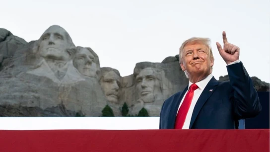 Donald Trump durante una visita al monte Rushmore Donald Trump durante una visita al monte Rushmore
