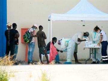 Algunos de los temporeros a su llegada al recinto ferial de Albacete, el pasado 22 de julio Algunos de los temporeros a su llegada al recinto ferial de Albacete, el pasado 22 de julio