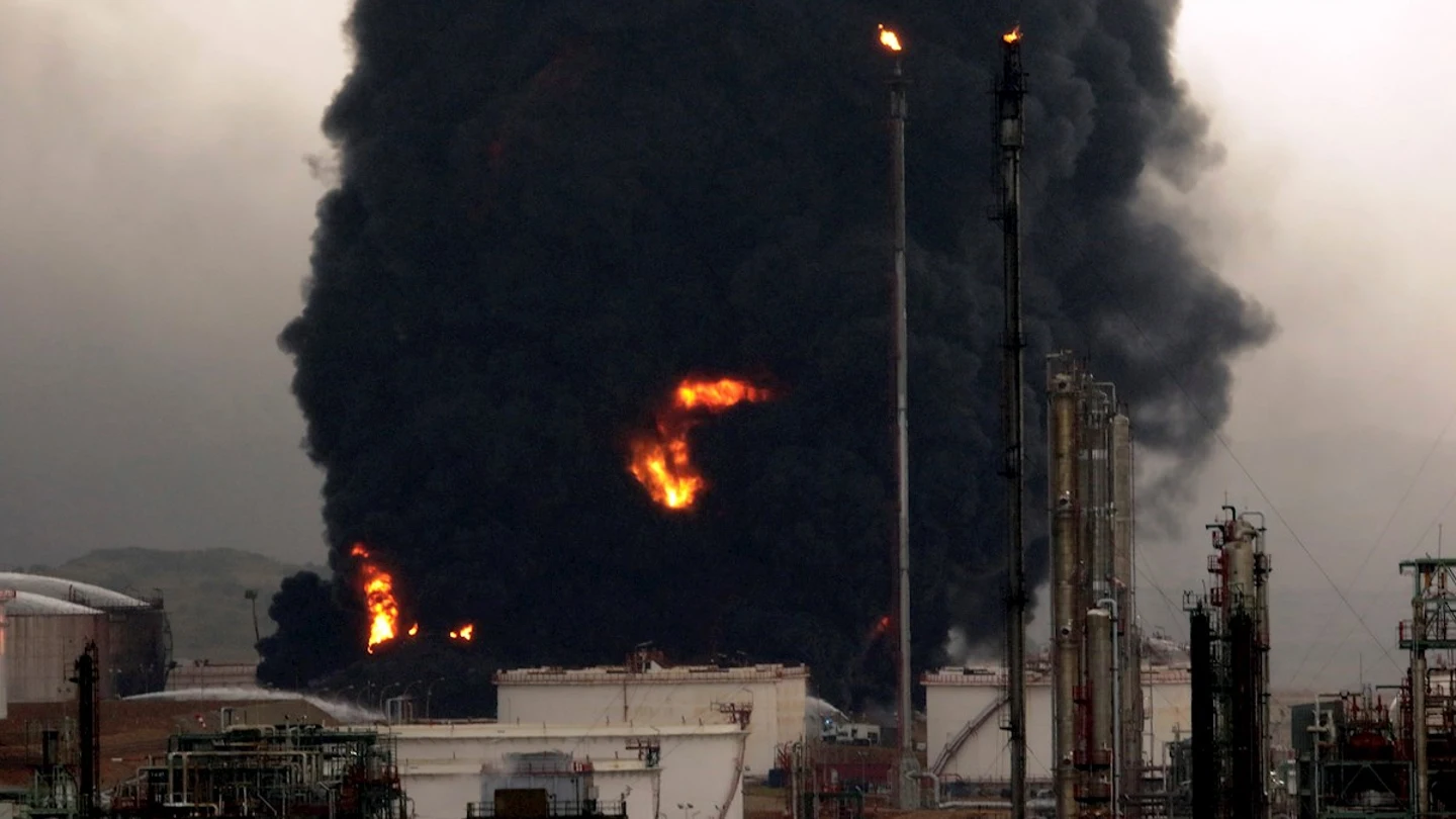 Incendio en la planta de Repsol de Puertollano Incendio en la planta de Repsol de Puertollano