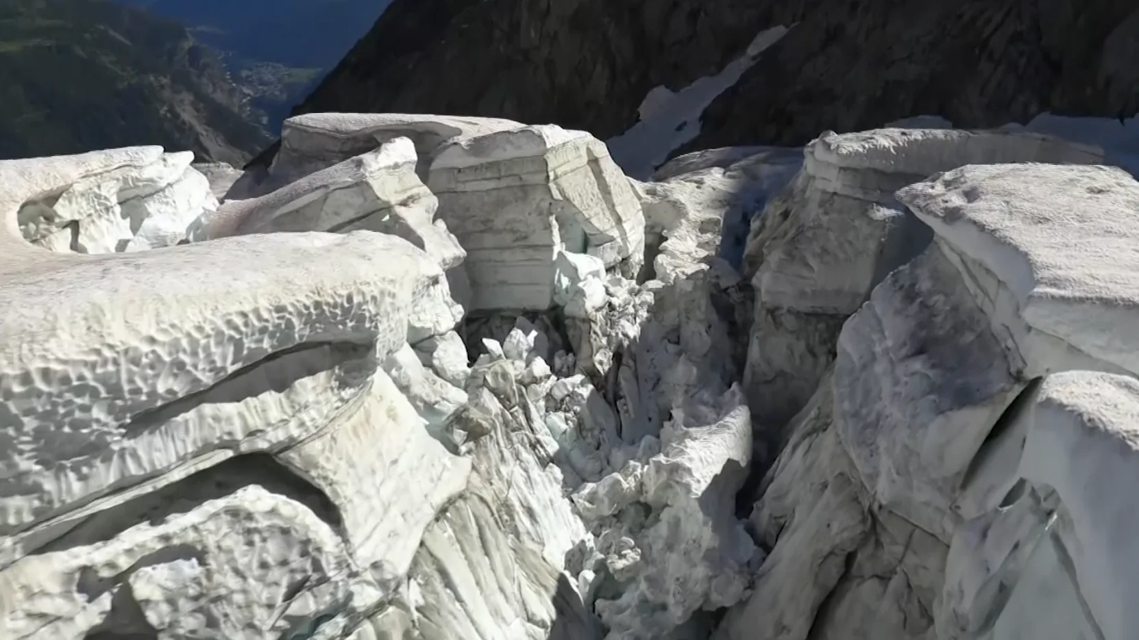 Desprendimiento del glaciar Tourtemagne, en Suiza.