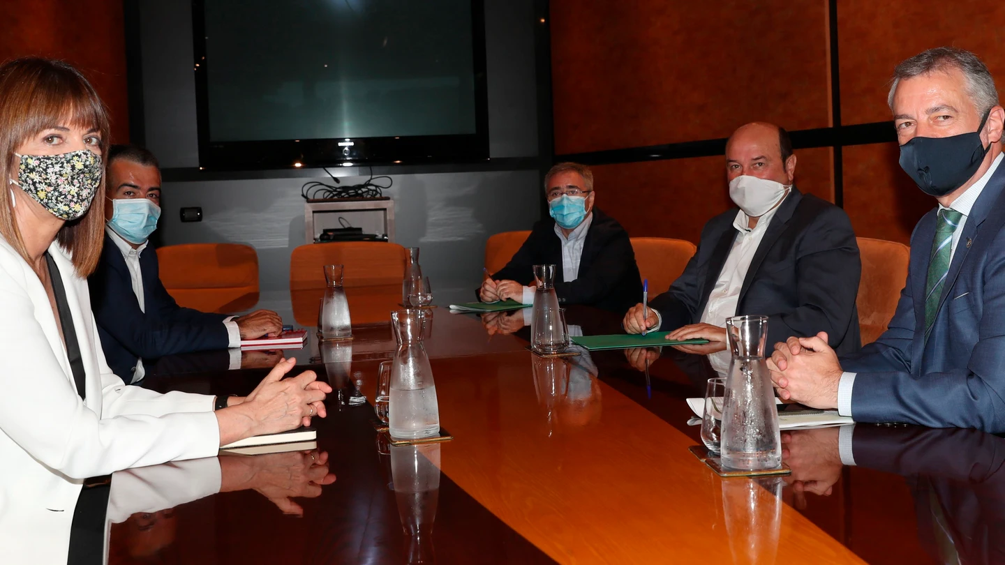 Andoni Ortuzar, Iñigo Urkullu e Idoia Mendia, en la primera reunión de las negociaciones Andoni Ortuzar, Iñigo Urkullu e Idoia Mendia, en la primera reunión de las negociaciones