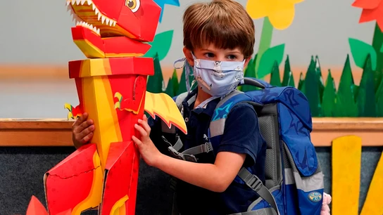 Los niños vuelven a las aulas tras el parón por el confinamiento Los niños vuelven a las aulas tras el parón por el confinamiento