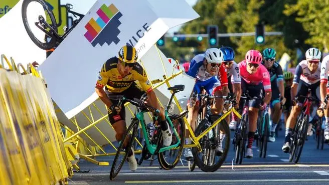 Dylan Groenewegen y Fabio Jakobsen, en el accidente en la Vuelta a Polonia.