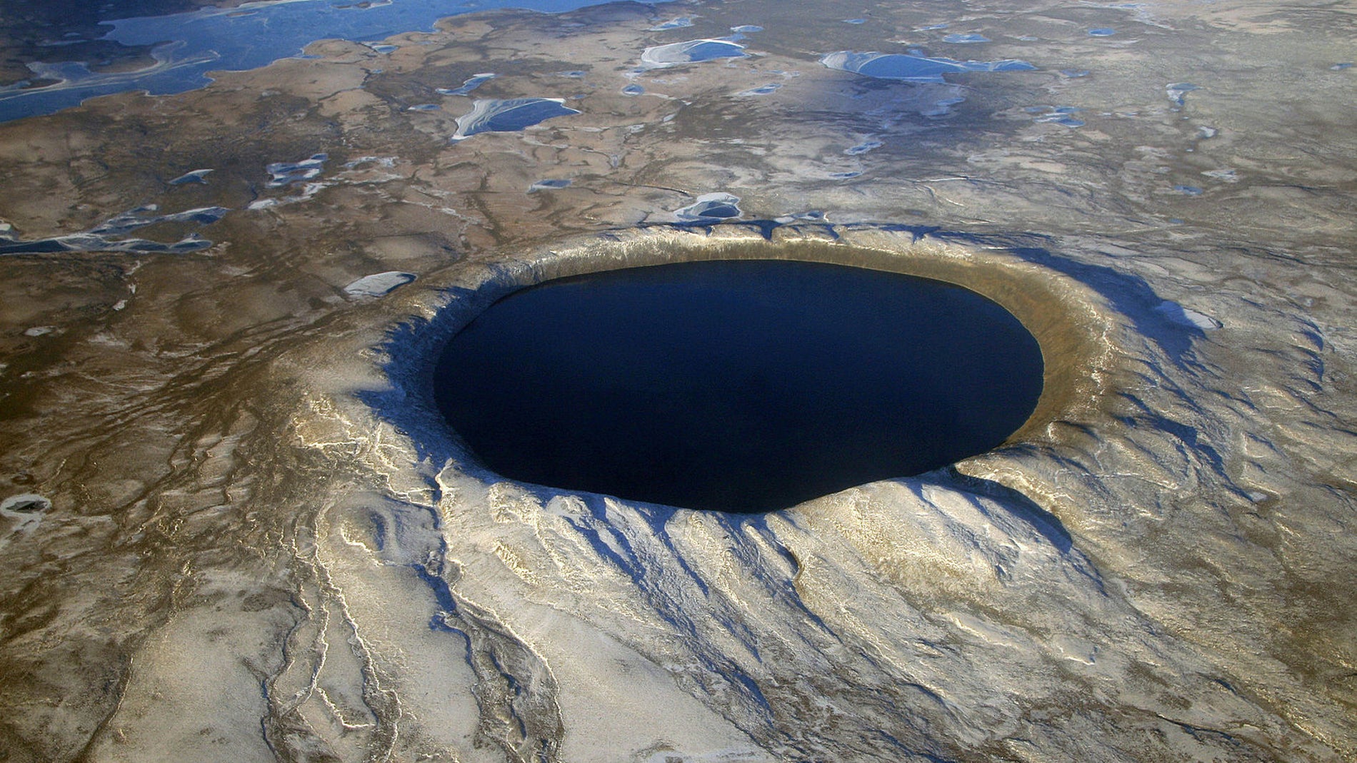 Cráter Pingualuit, formado por el impacto del meteorito, en Quebec (Canadá). 