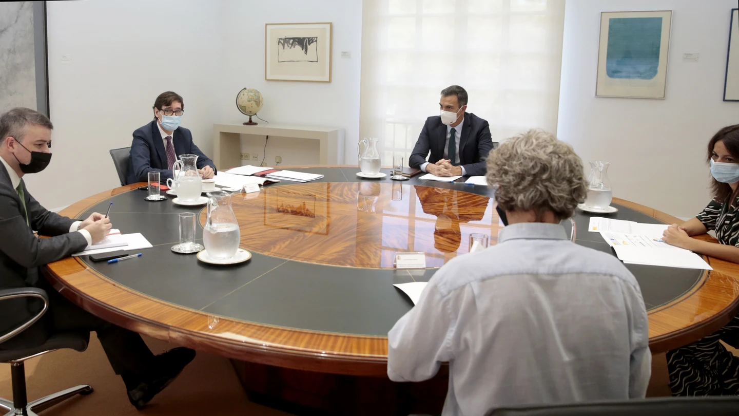 Comité de seguimiento del coronavirus Pedro Sánchez preside el comité de seguimiento del coronavirus con Salvador Illa y Fernando Simón