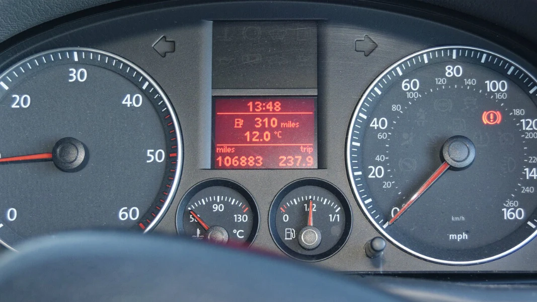¿Cuántos kilómetros puedes recorrer con la reserva del coche? 