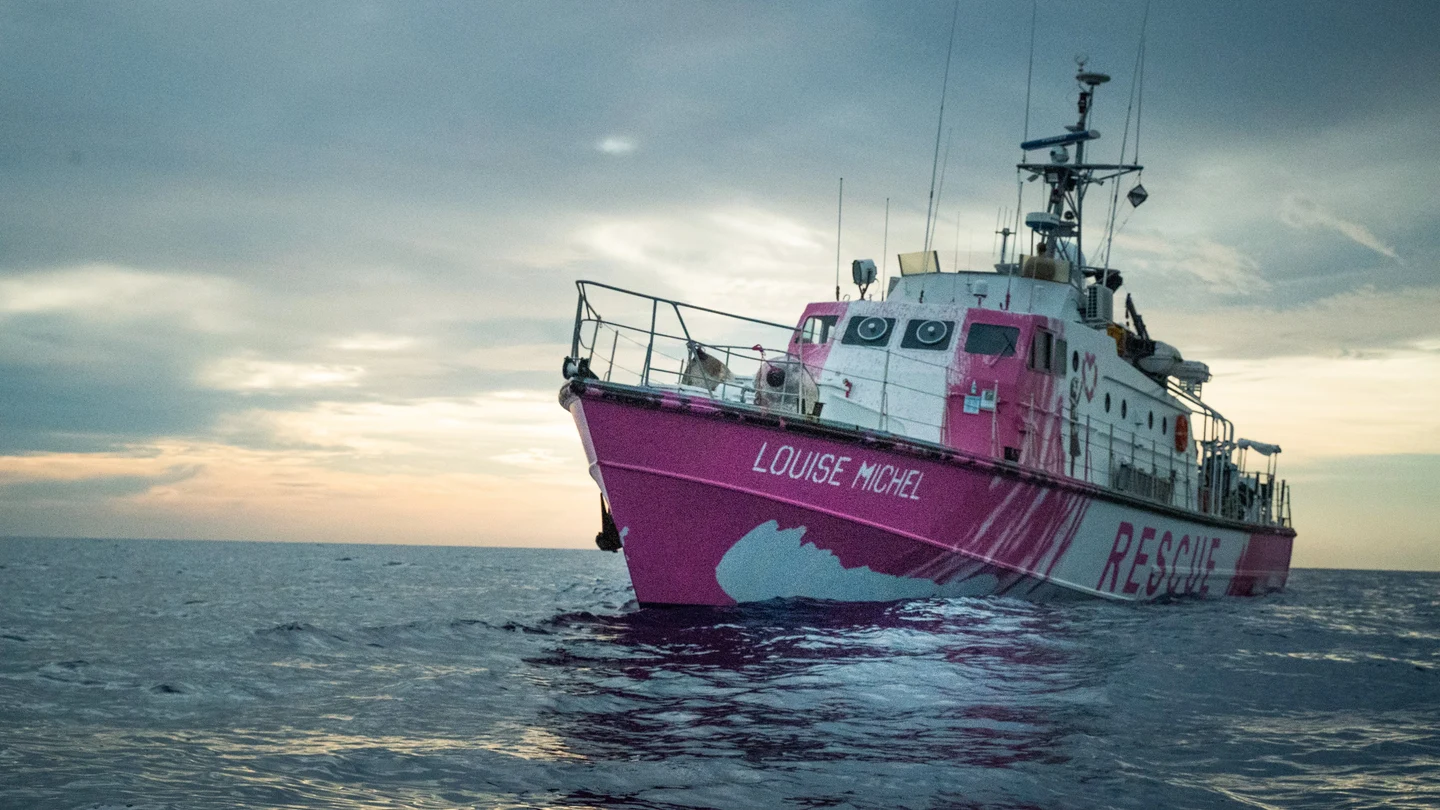 El Louise Michel, el barco de rescate financiado por Bansky El Louise Michel, el barco de rescate financiado por Bansky