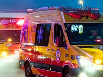 Para dar paso a una ambulancia, ¿puedes saltarte un semáforo? Para dar paso a una ambulancia, ¿puedes saltarte un semáforo?
