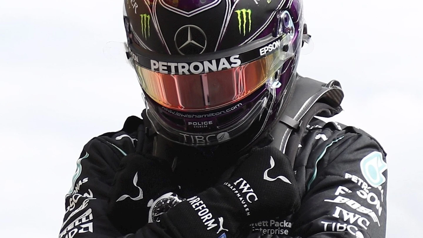 Lewis Hamilton hace el símbolo de 'Wakanda por siempre' Lewis Hamilton hace el símbolo de 'Wakanda por siempre'