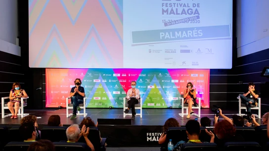El director del Festival de Málaga, Juan Antonio Vigar y el presidente del jurado Álvaro Brechner, durante la lectura del fallo del jurado de la XXIII edición El director del Festival de Málaga, Juan Antonio Vigar y el presidente del jurado Álvaro Brechner, durante la lectura del fallo del jurado de la XXIII edición