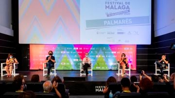 El director del Festival de Málaga, Juan Antonio Vigar y el presidente del jurado Álvaro Brechner, durante la lectura del fallo del jurado de la XXIII edición