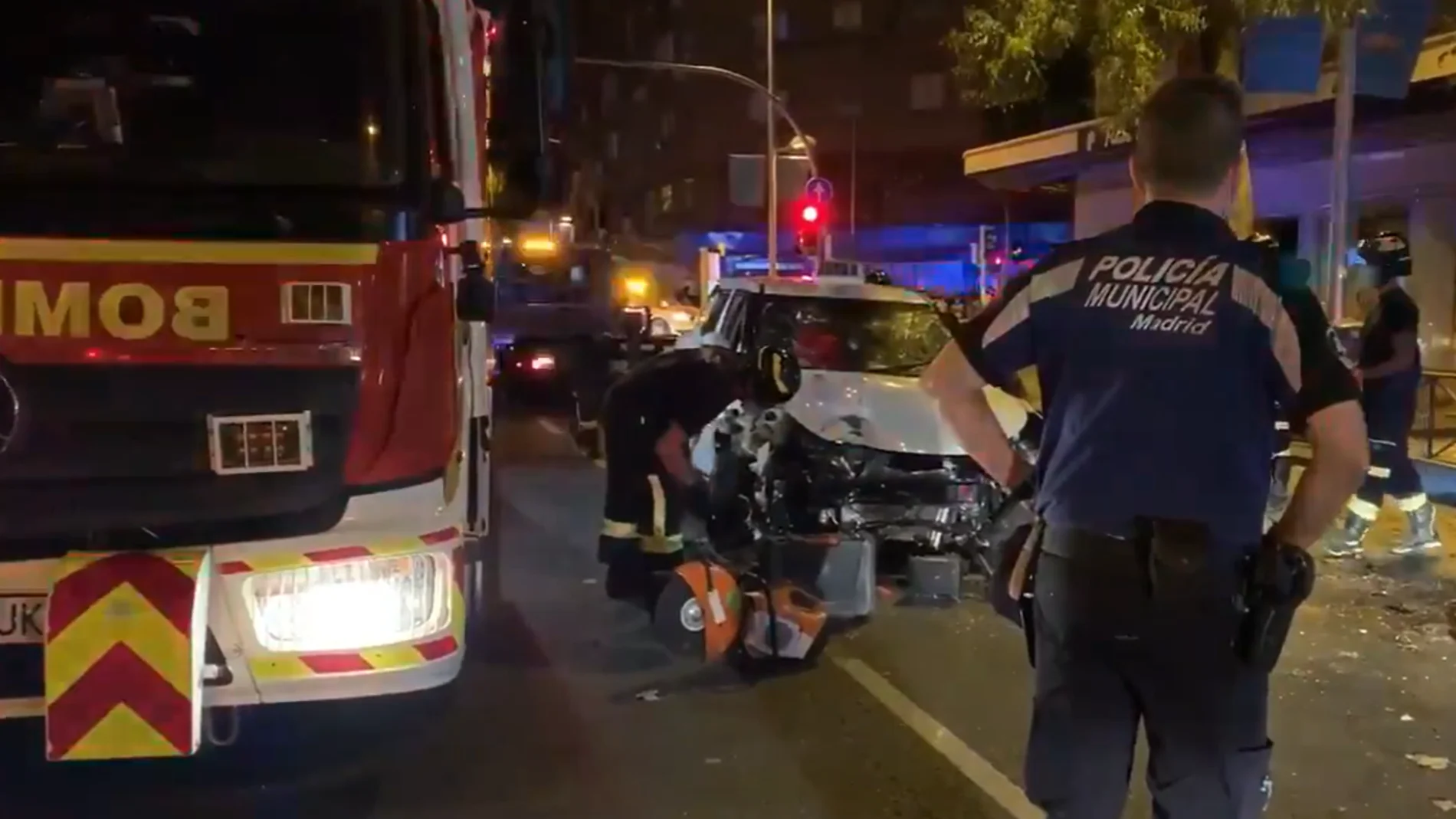 Imagen tras el accidente de un taxi en la calle Bravo Murillo de Madrid