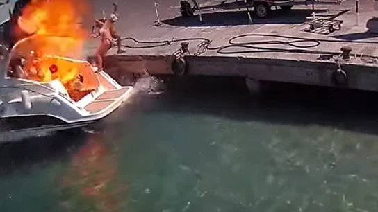 Imagen del momento en el que una mujer sale disparada en Italia Imagen del momento en el que una mujer sale disparada en Italia
