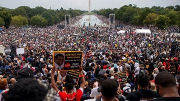 Miles de personas protestan en Washington contra el racismo