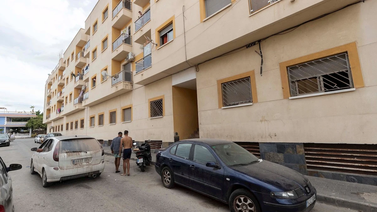 Edificio de Águilas (Murcia) donde un hombre ha asesinado a su mujer