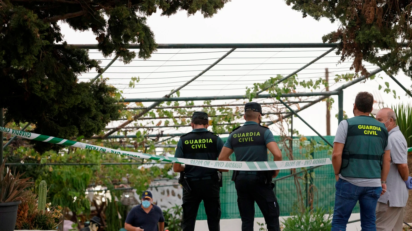 La Guardia Civil investiga el hallazgo de dos cadáveres en una vivienda de Adeje (Tenerife) La Guardia Civil investiga el hallazgo de dos cadáveres en una vivienda de Adeje (Tenerife)