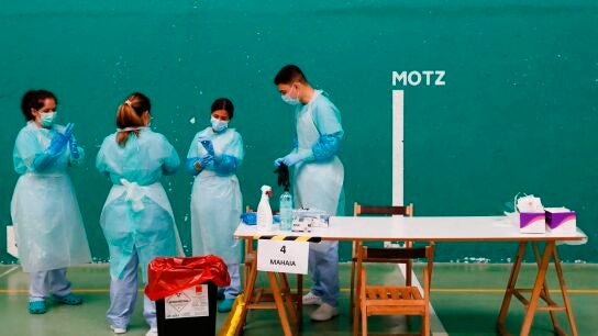 Sanitarios buscan controlar un posible brote de COVID-19 en Getaria (Guip&uacute;zcoa)