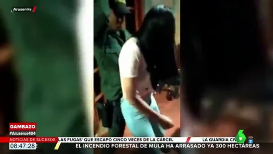 Pillan a dos policías uniéndose a una fiesta ilegal que iban a intervenir sin mascarilla y sin distancia social Pillan a dos policías uniéndose a una fiesta ilegal que iban a intervenir sin mascarilla y sin distancia social