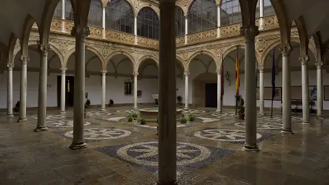 Patio del Palacio de las Cadenas, en Úbeda Patio del Palacio de las Cadenas, en Úbeda