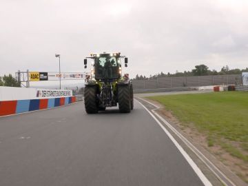 El tractor Claas Xerion 5000 VC se dio una vuelta 'rápida' a Nordschleife