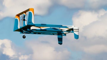 Amazon ya puede entregar paquetes con drones en Estados Unidos