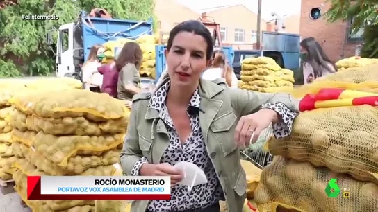 El ataque de Monasterio a Podemos rodeada de patatas: "Mientras que os dedicáis a tirar las estatuas de Colón, repartimos lo que él trajo a España" El ataque de Monasterio a Podemos rodeada de patatas: "Mientras que os dedicáis a tirar las estatuas de Colón, repartimos lo que él trajo a España"