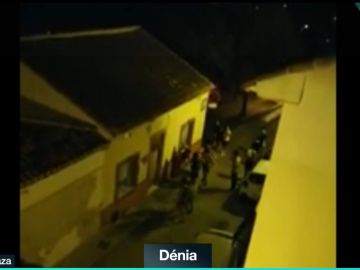 Una veintena de jóvenes intentan agredir a los vecinos del barrio Les Roques, en Dénia.