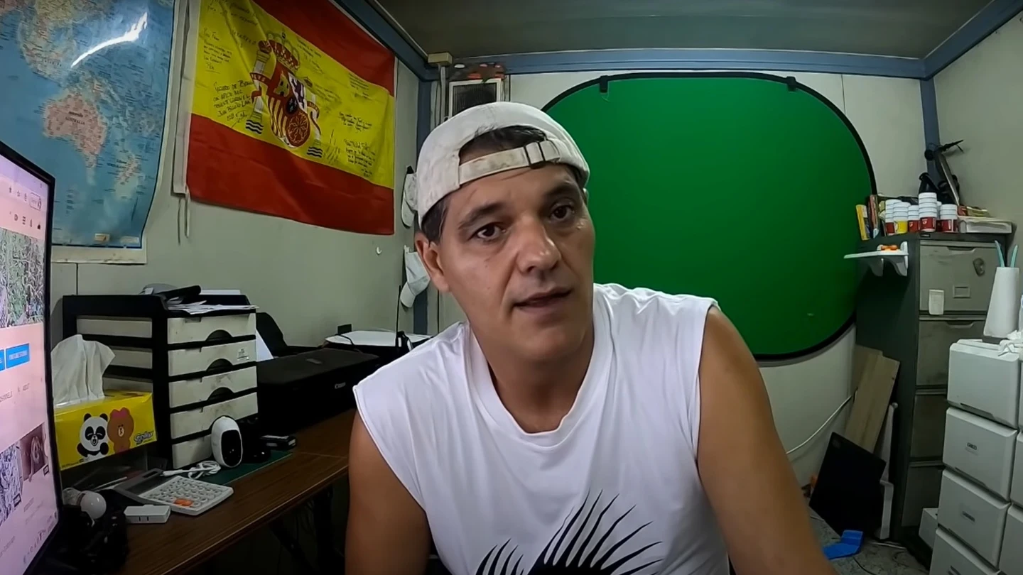 Frank Cuesta en un vídeo de Youtube Frank Cuesta en un vídeo de Youtube