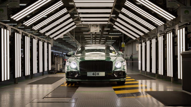 El Bentley Flying Spur 40.000 ha terminado su ensamblaje y ya va para su dueño