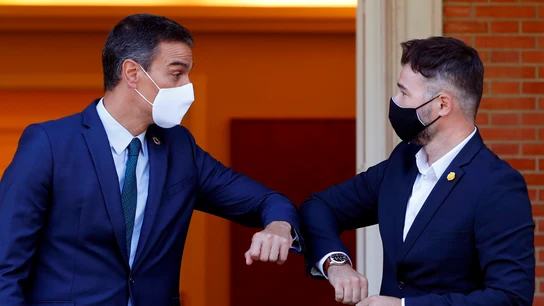 El presidente del Gobierno, Pedro Sánchez, recibe al portavoz de ERC, Gabriel Rufián, en el Palacio en La Moncloa El presidente del Gobierno, Pedro Sánchez, recibe al portavoz de ERC, Gabriel Rufián, en el Palacio en La Moncloa