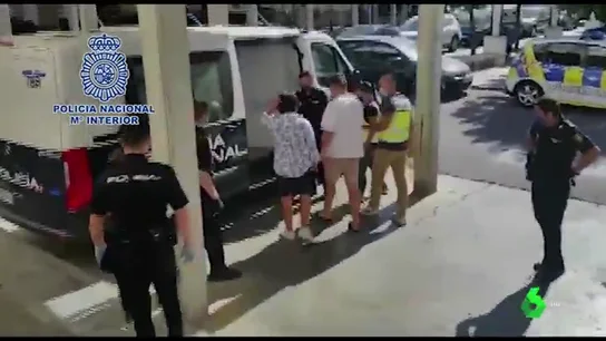 Los cuatro implicados han sido trasladados a dependencias policiales Cuatro jóvenes detenidos por agredir sexualmente a dos menores en Sevilla