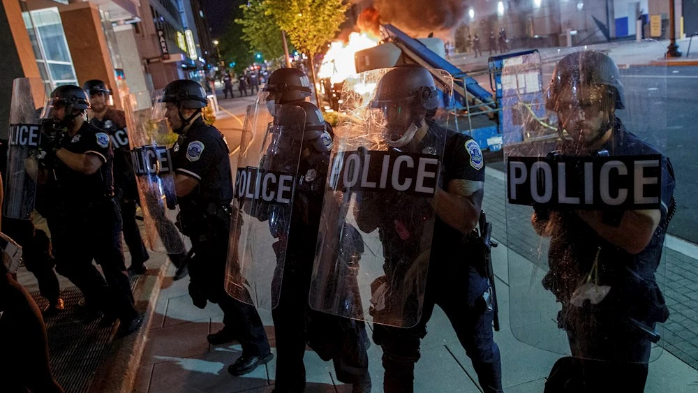 Enfrentamiento entre la policía y manifestantes durante una protesta contra el racismo (Archivo)