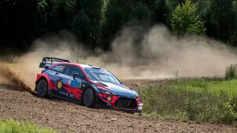 Ott Tanak sigue líder en casa Ott Tanak sigue líder en casa