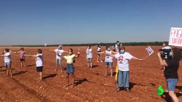 Manifestación en Quintanar del Rey contra una macrofranja porcina